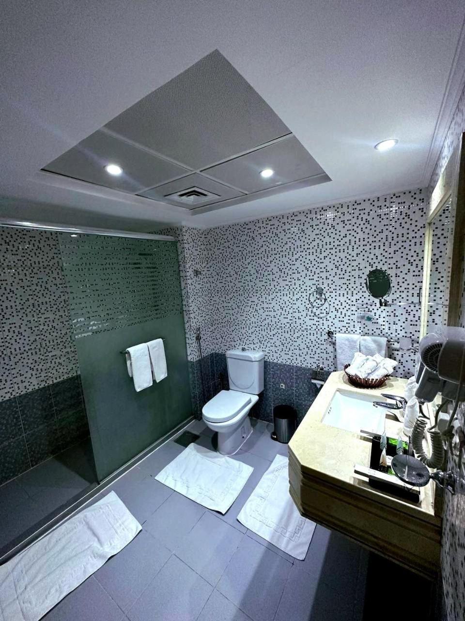 One Inn Hotel Medyna Zewnętrze zdjęcie